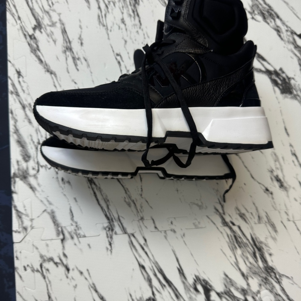 Euc - Michael Kors 2” platform sneakers size 9 - Picture 11 of 12